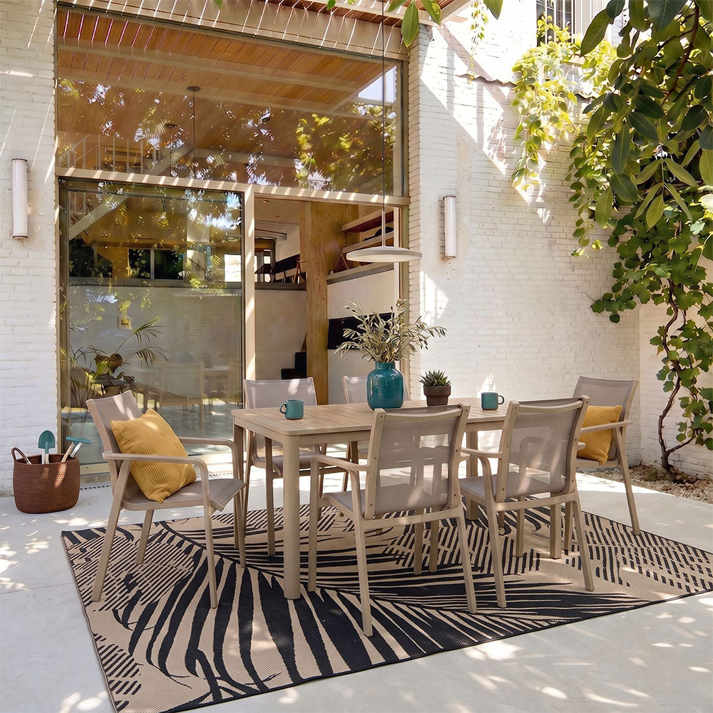 OUTDOOR RUG